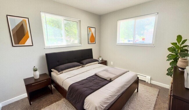 Building Photo - 2915 Straus Ln