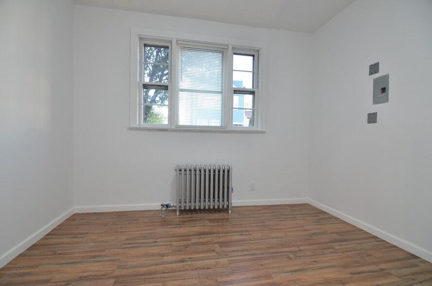 Building Photo - 12 Lake St