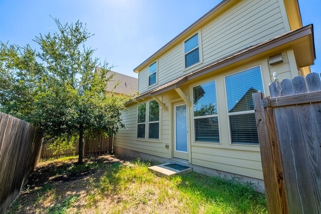 Building Photo - Beautiful 3 bedroom home in Gated community!