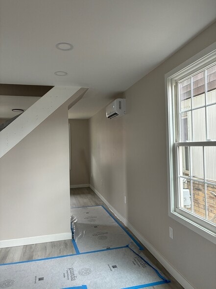 Living room - 52 Blocker St