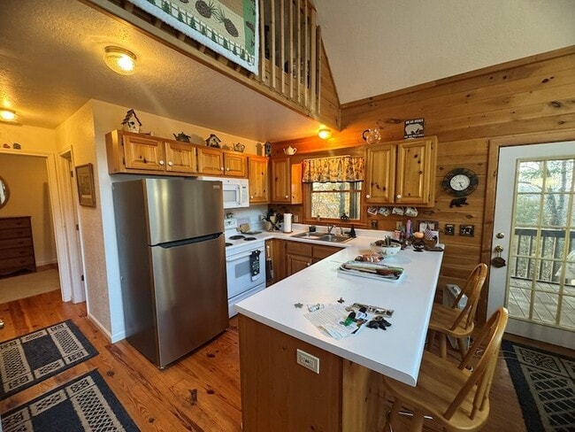 Building Photo - 664 Fox Run Dr