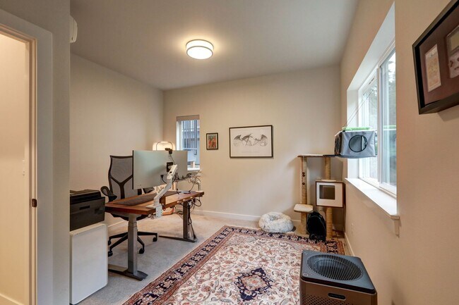 Building Photo - Beautiful and Spacious 4bd/4ba Townhome Av...