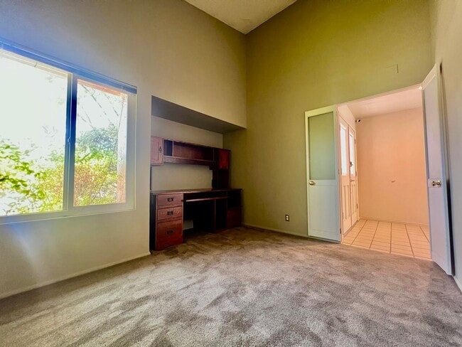 Building Photo - AVAILABLE NOW! 3 Bedroom 2 Bathroom POOL H...