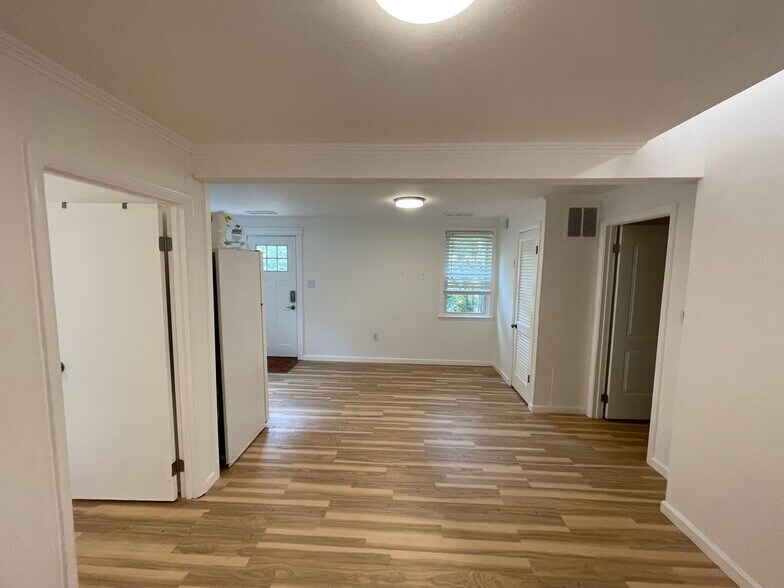 Building Photo - 43 Silopanna Rd