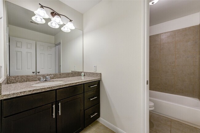 Building Photo - 17021 Wilthorne Gardens Ct