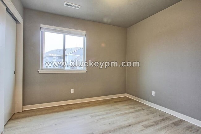 Building Photo - 3 Bed, 2.5 Bath Townhome in Orchards by Pr...