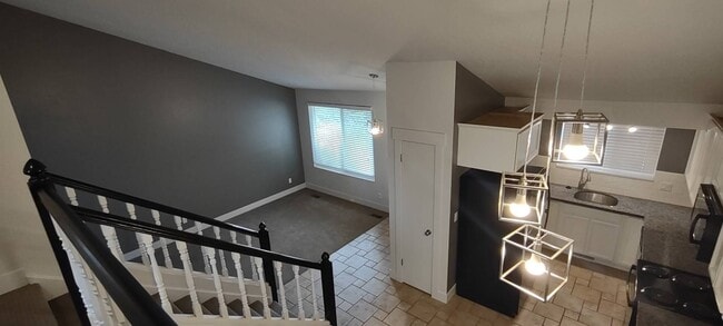 Building Photo - Charming Layton Home