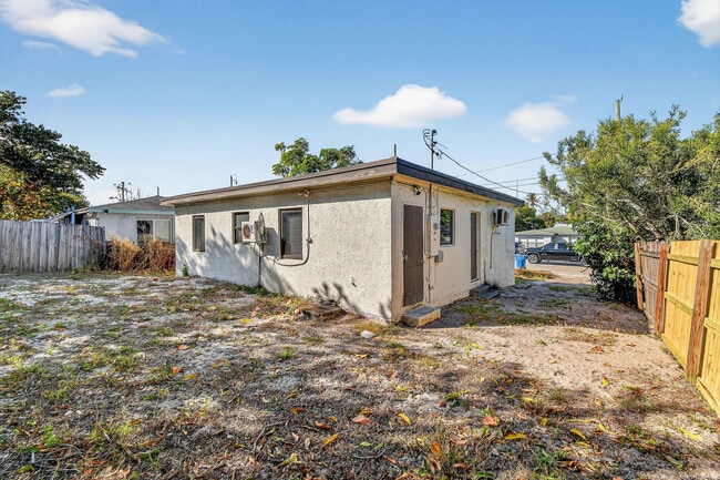 Building Photo - 1257 W 35th St