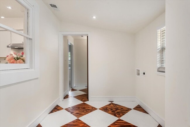 Building Photo - 603 Crockett St