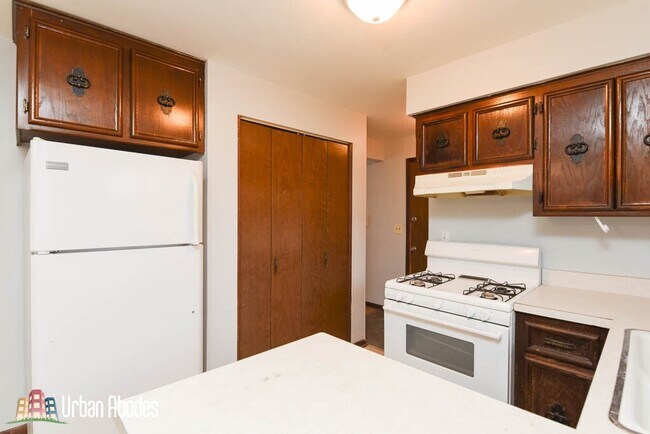 Building Photo - 3042 N Central Ave