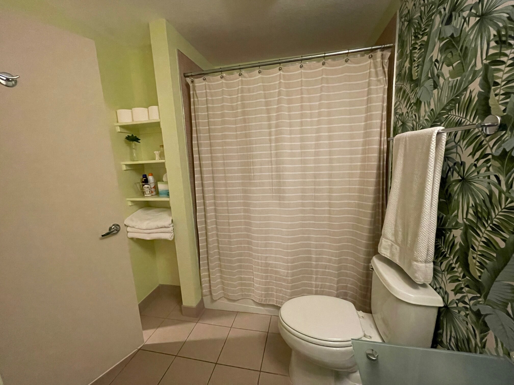 Two entries to downstairs full-bath - 3033 Blake St