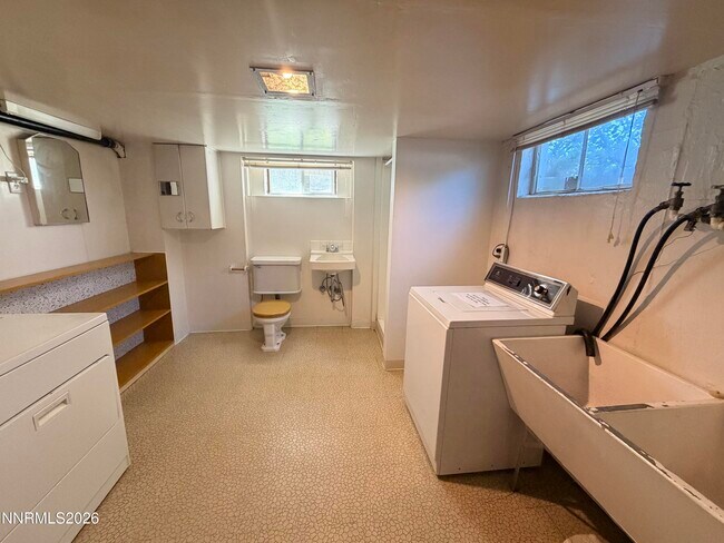Building Photo - 751 Balzar Cir