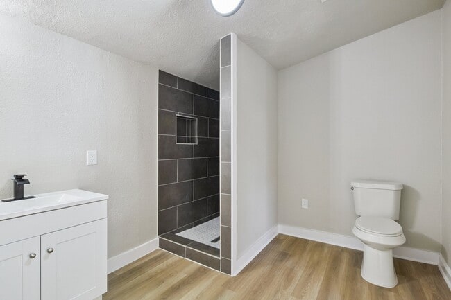 Building Photo - 2332 E hughston 78202