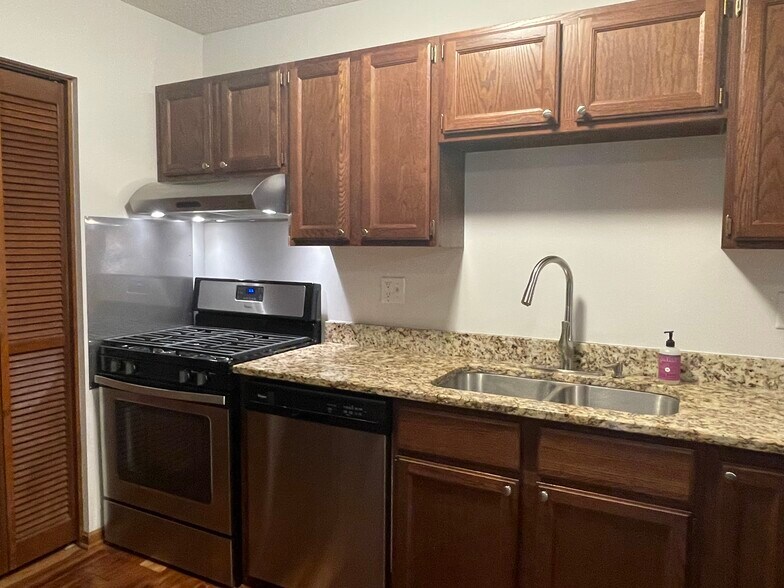 Building Photo - 1807 Karis Way