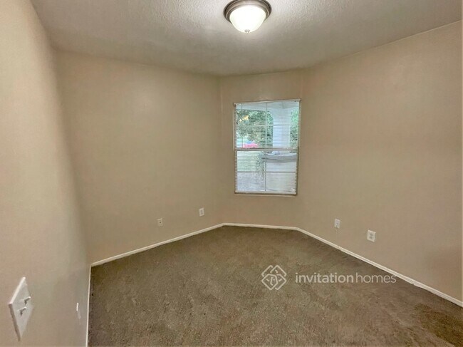 Building Photo - 781 Hillview St