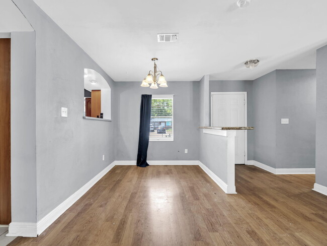 Building Photo - 627 Ferretti Ave