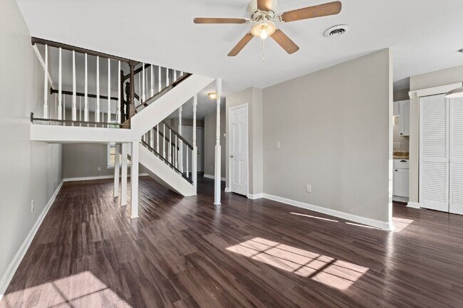 Building Photo - 1301 Neelys Bend Rd