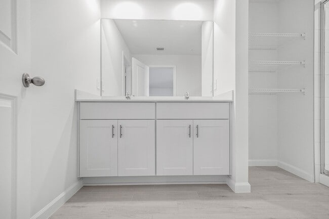 Building Photo - 621 Salisbury Cir