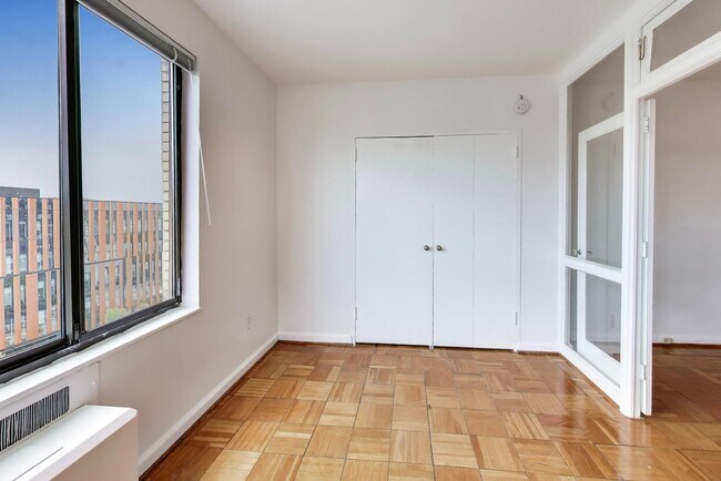 Building Photo - 1 Scott Cir NW