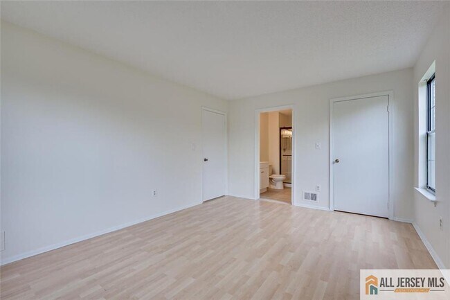 Building Photo - 64 Taylor Dr