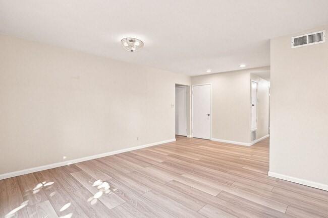Building Photo - 6741 Altiplano Way