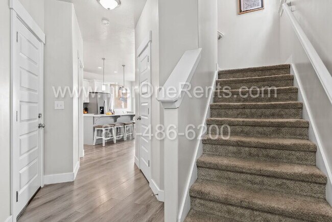 Building Photo - NO DEPOSIT option available for qualified ...