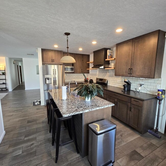 Building Photo - 1048 Monte Largo Dr NE