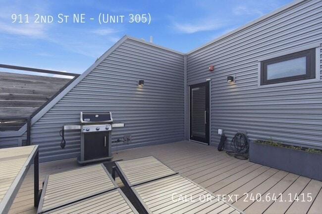 Building Photo - 911 2nd St NE