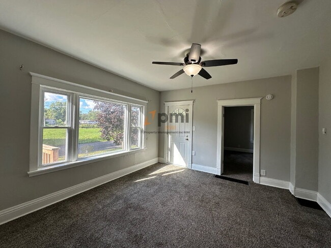 Building Photo - 2122 Elston St
