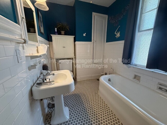 Building Photo - 340 W End Blvd