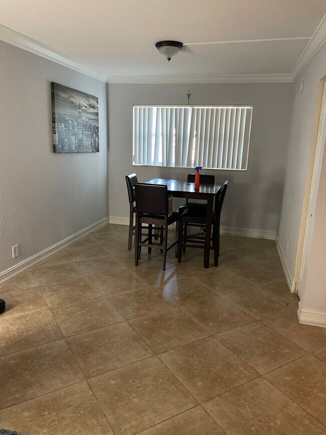 Building Photo - 6075 N Sabal Palm Blvd