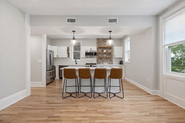 Building Photo - 161 Nesbit St