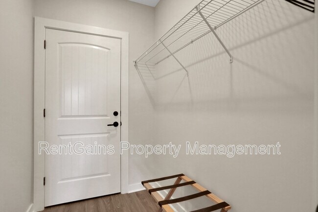 Building Photo - 965 Registry Blvd