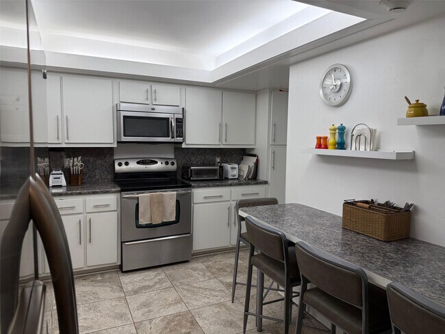 Building Photo - 5000 N Ocean Blvd