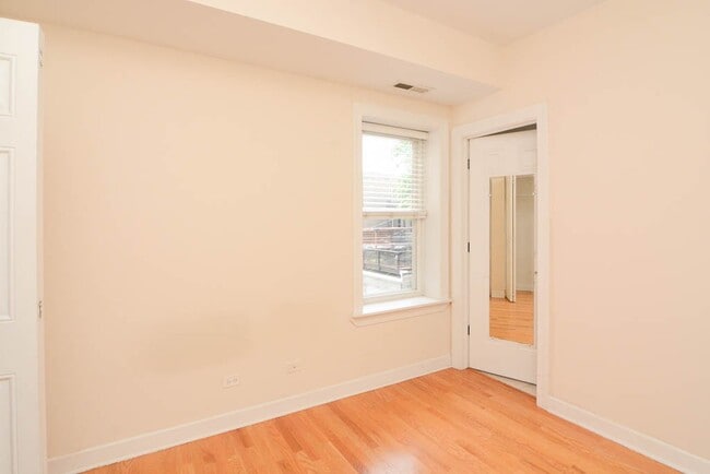 Building Photo - 3233 N Clifton Ave