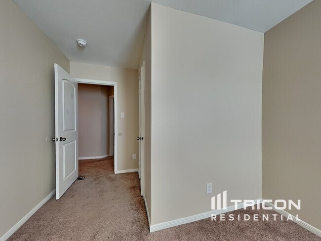Building Photo - 805 Painted Bison Dr