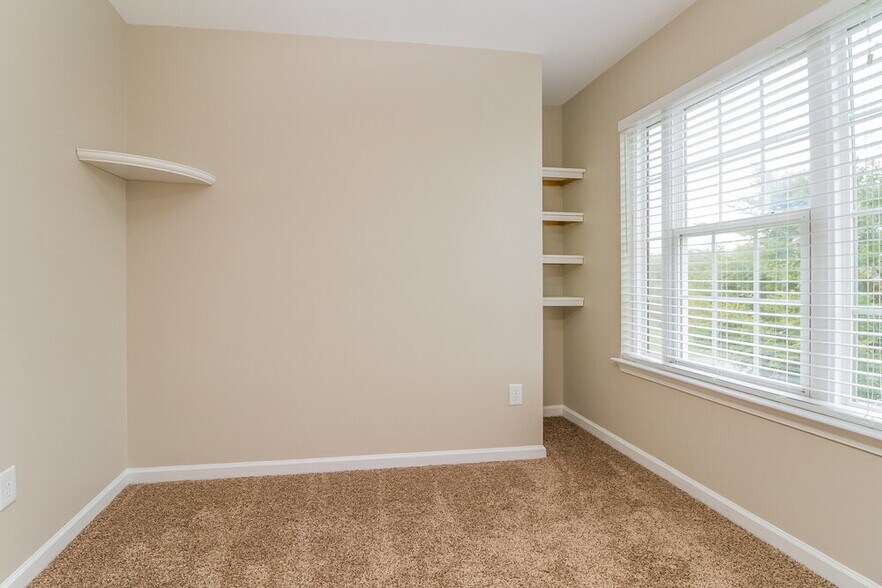 Building Photo - 1716 Carlyon Ct