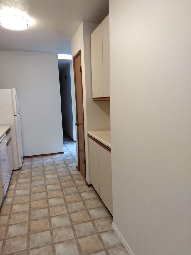 Building Photo - 285 SE Croston Ln