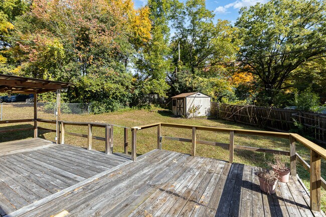 Building Photo - 4885 Oglethorpe Pl