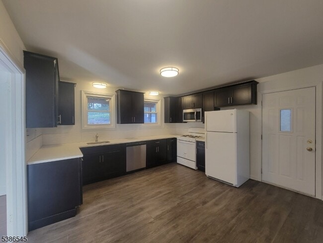 Building Photo - 59 Mendham Ave