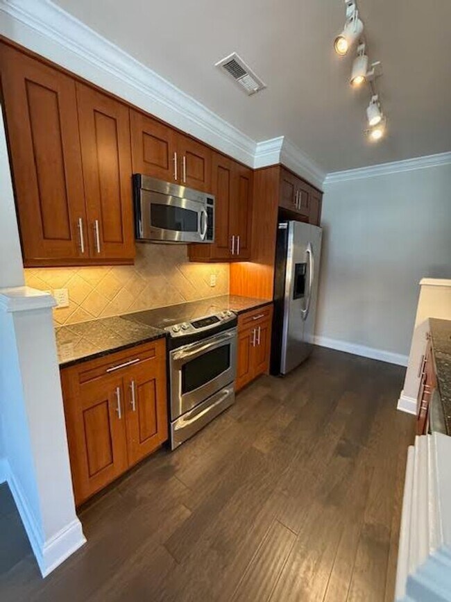 Building Photo - Experience the Heart of It All - at Mayfaire Townview!