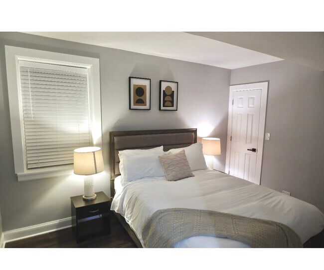 Building Photo - 2944 N Ridgeway Ave