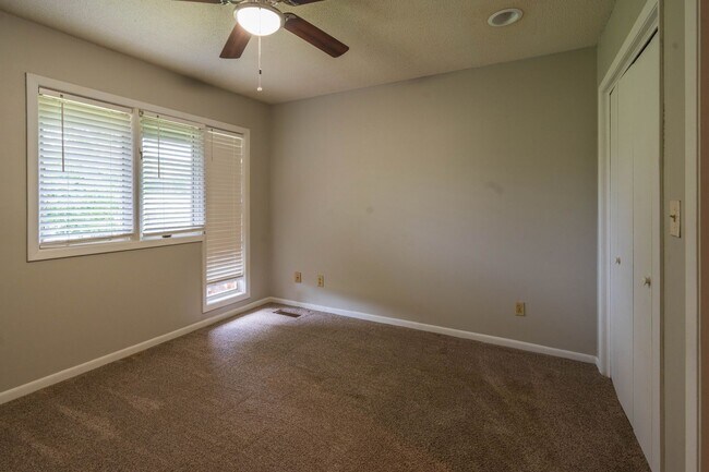 Building Photo - 115 Beechnut St