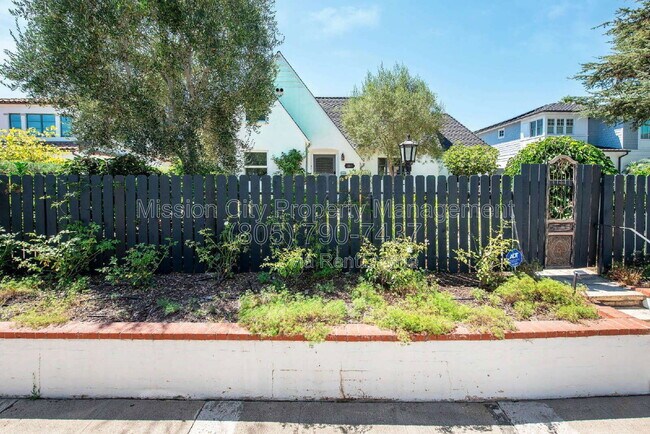 Building Photo - 2837 Clinton Terrace