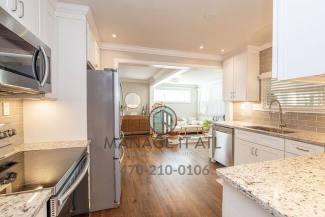 Building Photo - FULLY RENOVATED 2 Bedroom House close to I...