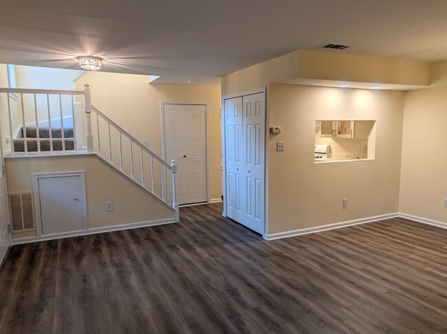 Building Photo - Cozy & Lifestyle-Oriented