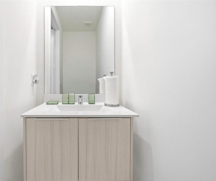 Building Photo - 6611 NW 102nd Path