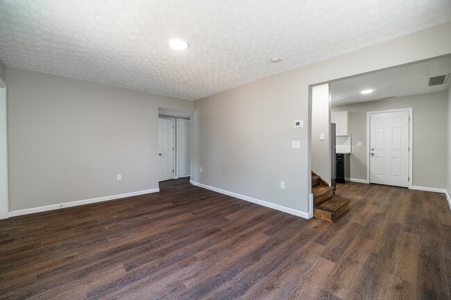 Building Photo - 870 S Waverly St