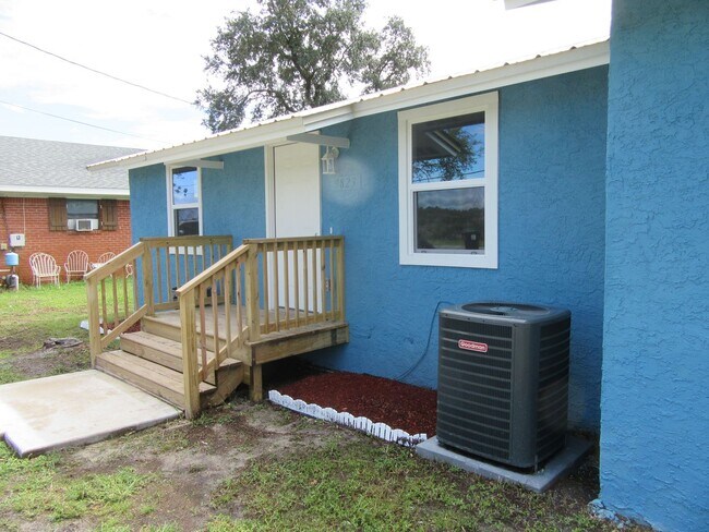 Building Photo - 9823 Clarence St