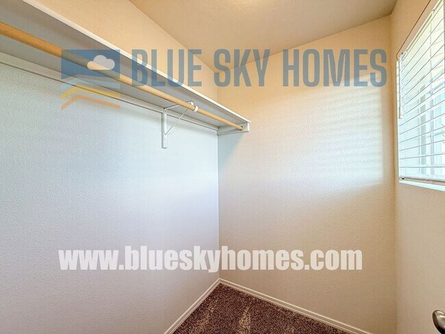 Building Photo - 853 Harpy Ave